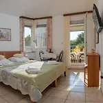 Ξενοδοχείο με διαμερίσματα Putnik