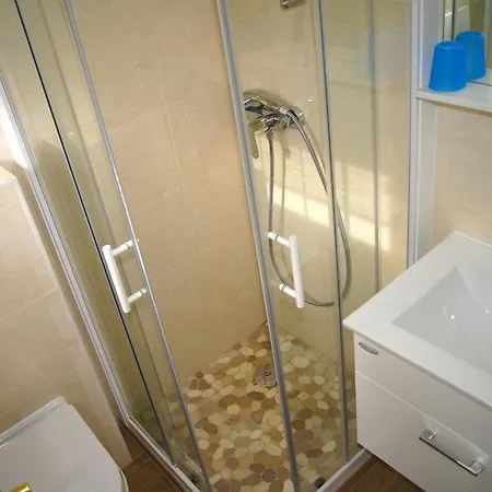 アパートホテル Putnik 3*