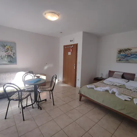 Putnik Aparthotel 3*