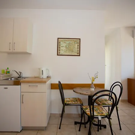 Putnik Aparthotel 3*